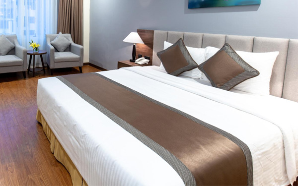 Mỗi phòng ốc khách sạn không thể thiếu tấm trải ngang giường khách sạn