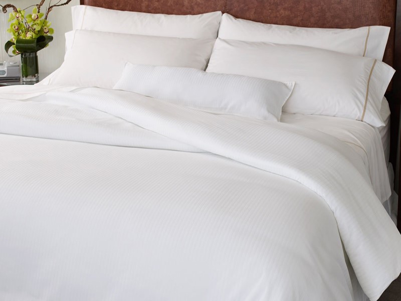 Với mẫu drap màu trắng sẽ giúp khách hàng có được những giấc ngủ êm ái